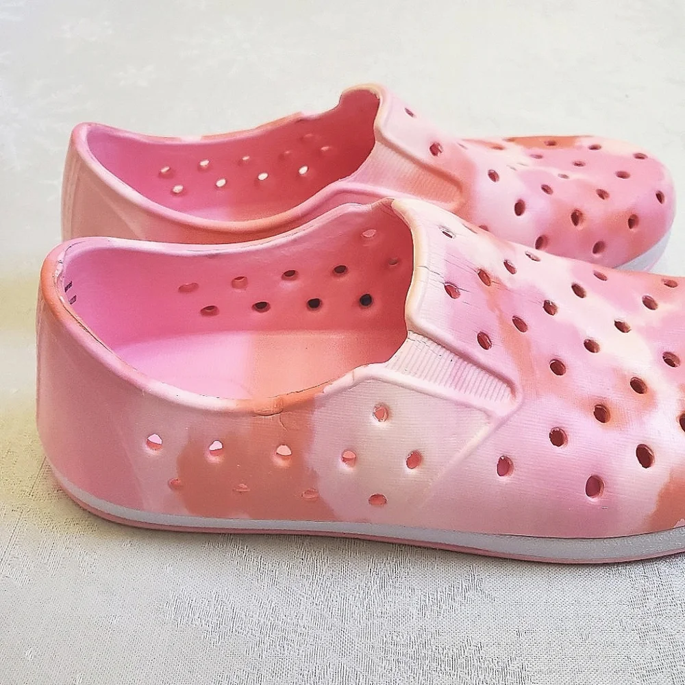 Cat & Jack Pink Marbled Water Shoes Big Girl Size 4